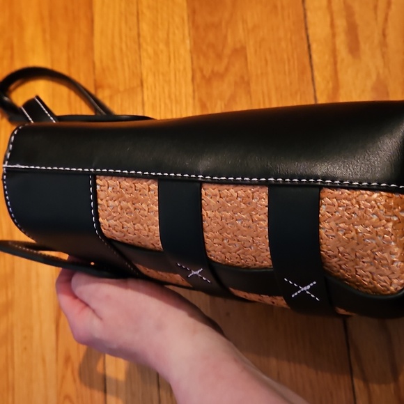 Black Leather & Wicker Handbag, Bucket Bag, Tote, Crossbody Strap, NWOT - Picture 4 of 11